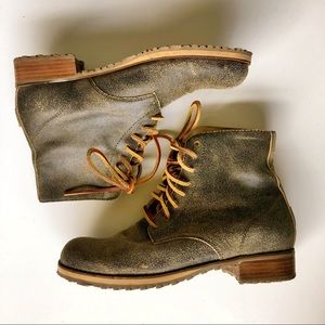 Military style lace-up leather ankle boots